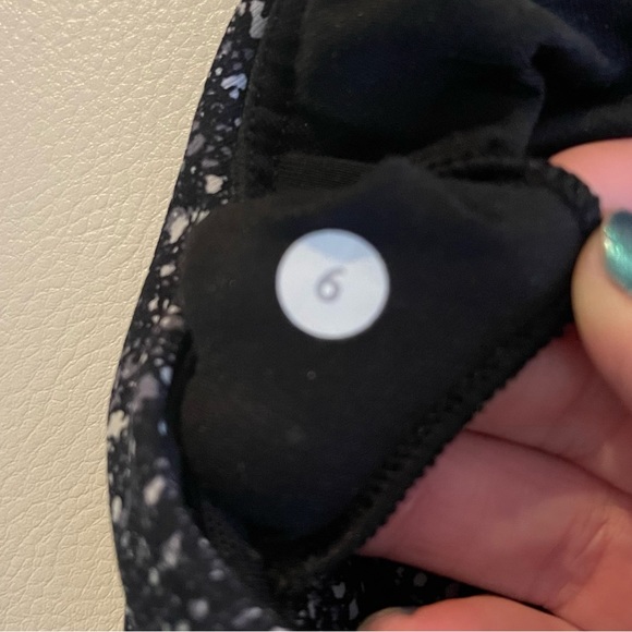 Lululemon Run Stuff Your Bra (Long Line)
Mini Splatter White Black/ Black size 6 - Picture 9 of 9
